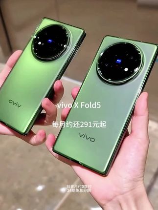 谁懂啊!vivo X Fold5把折叠屏体验拉满了。 终于找到通勤不压肩的折叠屏!vivo X Fold5的手感绝了,217g拿久了也不累,单手开合超丝滑。 8.03英寸内屏看测评、修图超爽,折痕淡到几乎看不见。分屏刷小 红书+回消息超灵活,6000mAh电池撑到下班还有电。 从颜值到实用性都没短板,折叠屏新手闭眼入不亏!#vivoxfold5 #xfold5 #vivo折叠屏 #手机推荐 #我要上热门