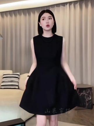 #连衣裙#扇扇风解锁夏日凉感穿搭 #穿美裙赴夏日之约 #不同风格的夏日一周穿搭#小个子女生穿搭分享 #连衣裙