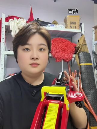2 吨 3 吨卧式油压千斤顶超实用!便携省力,换胎专用,小汽车轿车越野车都适配! #卧式油压千斤顶 #2 吨 3 吨千金顶 #汽车换胎工具 #便携省力千斤顶 #越野轿车专用顶