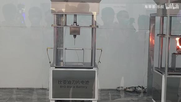 比亚迪第二代刀片用实力说话,闪充不仅快,而且更耐用更安全 #六边形全能动力电池来了