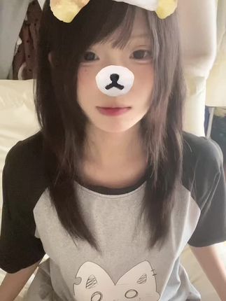 此女根本没有在认真学舞只是单纯在卖萌#la