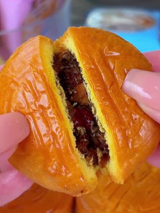 #蛋月烧月饼 #蛋月烧蛋糕月饼 #蛋糕月饼#中秋月饼