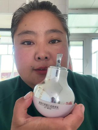 鱼子酱精华眼霜