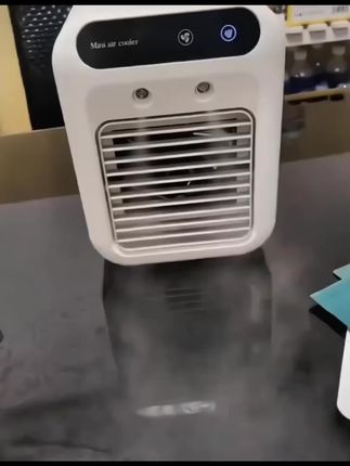 你们夏天要是怕热还嫌吹空调太干燥的,也整一个我这种自带加湿器的空调扇。真的呼呼往外边冒冷气#夏天太热 #加湿空调扇 #空调扇 #风扇