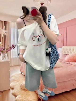 【婉如新生】白色萌趣创意印花斜肩短袖t恤女夏季美式辣妹露肩上衣#短袖#短袖推荐#露肩短袖斜肩短袖#辣妹穿搭