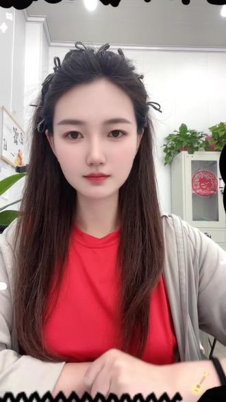 #电商 #拼多多 #营业执照 #个人店 2026年电商亮照经营新规已正式落地,个人C店,拼多多个人卖家,务必注意,未按规定办理营业执照,将面临处罚,依据新规,所有电商平台,必须强制个人卖家,亮照,亮证,亮规则,个人卖家不等于免税免登记,无论淘宝,拼多多还是抖音店铺,要从事经营活动,均需在首页显著位置,公示营业执照,也有四类是不需要的,现在拼多多已全面执行新规,个人店铺需在规定期限内办理,并上传营业执照,否则将被下架商品限制流量,甚至关店,简言之,电商灰色个人店时代已终结,要么办执照合规经营,要么仅从事豁免零星小额生意,未办执照的卖家请尽快办理,避免影响店铺运营