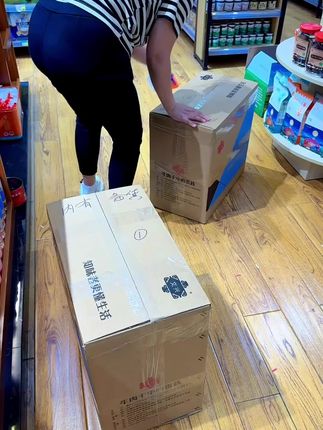 #高品质 文兴牛肉干与众不同,#不一样的味道 '#每天记录店里日常工作 ,#顾客买完有的带走,#有的都发走啦……..