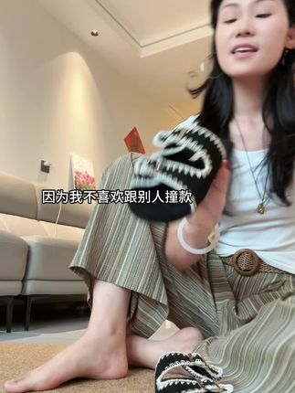 这个价格之前想都不敢想!特别显贵很有设计感,底子软到随意折叠#女鞋推荐 #脚宽脚胖都可以 #穿出高级感 #显高显瘦 #百搭鞋子