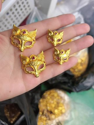 爆火的狐面胸针来咯#狐狸面具 #非遗传承