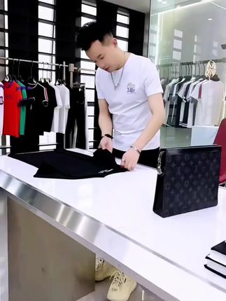 #男士t恤欧洲站潮牌店 #男士t恤 #欧货t恤衫男装潮牌 #欧货t恤男装潮牌高领