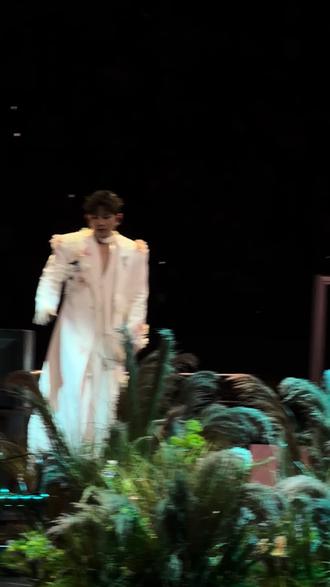 这是第二次陪着杰哥爆哭
上次在鸟巢唱树呢这次在成都唱树呢都是一起哭,你唱不下去的时候我哭到帮不上忙好着急,还好有其他星星托底,我很喜欢树呢但是真的舍不得看你哭,这首歌宁愿你少唱,我的主唱大人鸟巢继续见呀~#张杰#张杰成都演唱会 #张杰2026鸟巢见