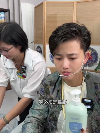 我一直推荐的说裤衩子裤裆发黄和血迹,用冷水洗秒掉的内裤洗衣液是这款#袋鼠妈妈内衣洗衣液,一定要认准这个牌子买到其他牌子的不是我推荐的,不要买错了#洗护好物#污渍轻松去除#袋鼠妈妈什么值得买#内衣裤专用洗衣液