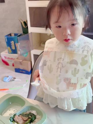 太好用啦#精灵兔#一次性围兜 #妈呀太香了 #自主进食的宝宝 #宝宝爱吃