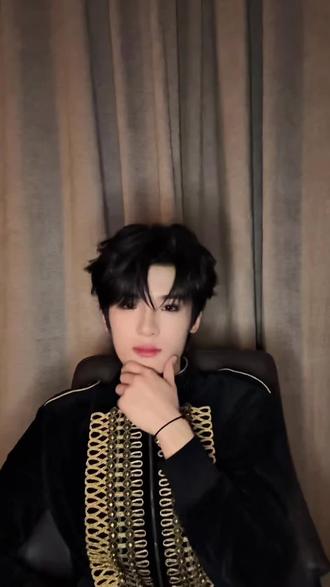 左一点点右一点点你快出生吧#张峻豪