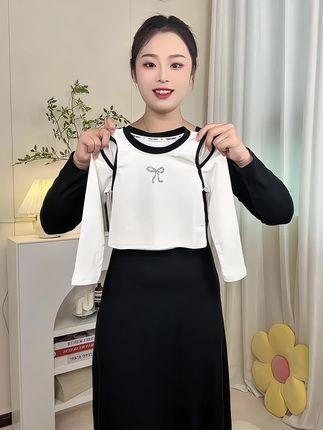 韩版小打底衫 前几天卖断货的早秋新款小底衫终于补库存了,赶紧给女儿买了一件回来,收到货可是被惊喜住了,绵软的小料子贴身穿特舒服自在~#童裝 #韩版穿搭 #女童穿搭