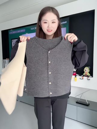 超级百搭的一款针织马甲,宽松版型上身遮肉显瘦,早秋穿搭必备#早秋穿搭 #马甲 #针织马甲怎么搭配