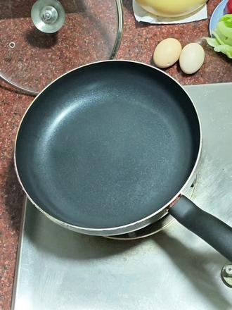 今天做一个减脂晚餐——彩椒生菜煎蛋!方便快捷又减脂🤣#在家做美食 #家常饭菜 #做饭小技巧 #做饭日常vlog #减脂美食