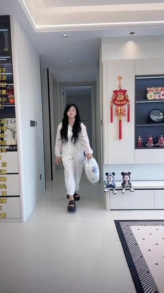 天热了,才这个价给孩子抢了个夏凉被,它是A类母婴级别的,可以整床机洗而且不变形,面料是超柔水洗棉的,特别的柔软亲肤,孩子贴身盖都很舒服,夏天盖上它一点都不会感到闷热,脏了直接扔进洗衣机里洗就可以了,真的是太省心了。#夏凉被#柔软亲肤 #床上用品#好物推荐🔥
