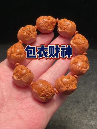 短圆饱满财神手串,雕工非常细腻#包衣财神 #橄榄核手串 #八宝财神橄榄核手串 #核雕财神手串 #八大财神手串