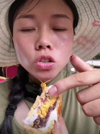 肖 哥大拇指丑八怪月饼#月饼#糕点#中秋#下午茶#饱腹