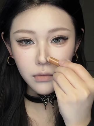 修容这不有手就会!!喜欢自然点的就冲01!!喜欢网感的就冲02!!这个价格赶紧冲!#修容 #sweetmint  #拯救塌鼻梁 #修容笔#创作灵感