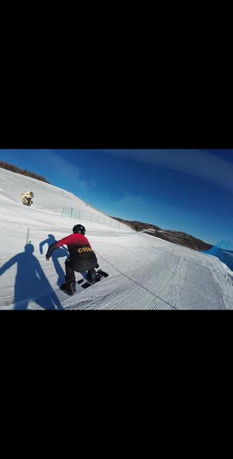 距离米兰冬残奥会还有37天.#单板滑雪 #米兰冬残奥会 #滑雪 #红红火火过春节 #单板滑雪障碍追逐