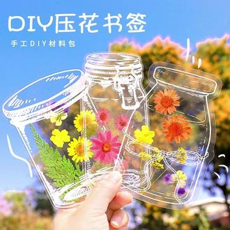 放学或者周末陪孩子去收集春天,制作过程非常解压,锻炼孩子的动手能力和想象力,做好了可以送老师、送朋友,满满的仪式感。 #干花书签 #春天