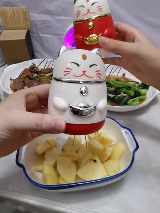 这款自带喜庆按压牙签盒,放客厅,餐厅,厨房,汽车摆件~招福纳祥#牙签盒#招财猫牙签筒 #餐桌摆件 #居家好物 #创意摆件