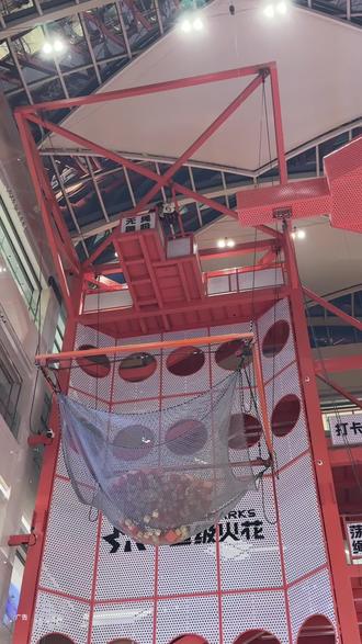 请带上你的好朋友来超级火花让他体验下什么叫做人在前边飞魂在后边追!#超级火花 #超级火花运动超乐场 #无绳蹦极#超级火花挑战赛 #超级火花开心局