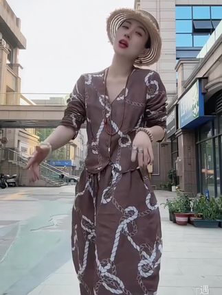 #气质范 #优雅气质 #减龄气质 #高级感穿搭 #谁穿谁好看
