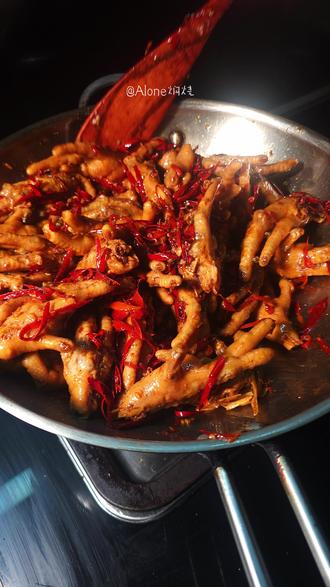 这鸡爪辣得灵魂出窍,骨头都舍不得扔! #美食 #美食教程 #卤鸡爪 #冷吃 #好好吃饭大赛