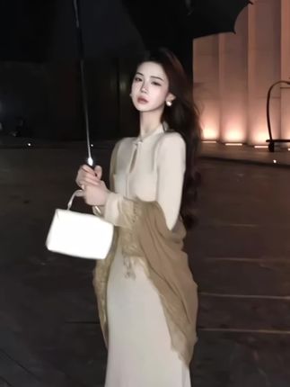 【杏织云裳】新中式时尚气质立领盘口刺绣长裙设计感披肩套装#被秋日氛围感穿搭拿捏了 #早秋高智感职场穿搭#中性风入秋穿搭灵感#素颜穿搭如何摆脱土气感 #高级感穿搭