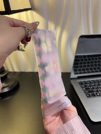 好喜欢这个卡通小人公仔手机壳,支架打开还有小镜子~#手机壳 #爱了爱了 #快分享给你的好友 #这个手机壳真的长在我心巴上了#超好看
