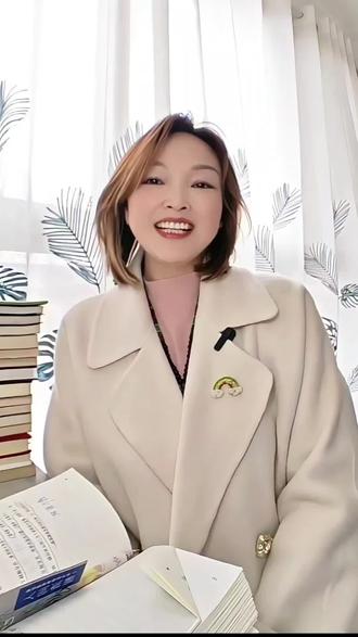 年少的朋友是我们青春的收藏家!人生何其短,请大胆往前走,累了我们就见面,因为和你在一起时,我们都是那时的模样,我们都是彼此鲜活青春的见证者。#不取见一面#生活感悟#年少的朋友#内容太过真实#成长