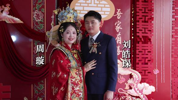 看懂中式婚礼,才懂何为家国温情 不是奢华的排场,
是中式礼仪里最动人的人间真情。
出阁辞别至亲,香火接续祖脉,
接亲许下余生,敬茶感恩双亲。
每一道传统仪式,
都在唤醒家庭最质朴的感动与温柔。
一朝嫁娶,一生牵挂❤️#中式婚礼感人瞬间 #出阁嫁女 #婚礼敬茶 #传统文化传承 #婚礼摄像纪实