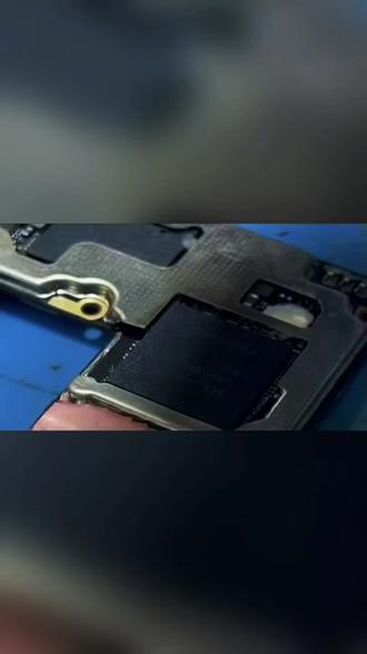 今天敢用火烤cpu,明天就敢用220v给手机充电😂😂😂,手机突然不开机的,基本上都可以修复,乱用方法,只会彻底搞坏#手机不开机 #手机重启 #cpu虚焊 #主板维修
