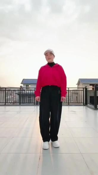 《东南西北风》广场舞完整版,本想以圆圆的太阳为背景,没成想太阳被我这大大的门板挡得没见了😁😁