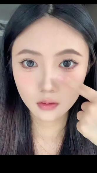 喜欢韩系美妆的姐妹一定要试试这#块膨胀色腮红 是这种低饱和的粉色系,上脸就是粉粉嫩嫩的感觉,很像皮肤里透出来的颜色,真的超级显嫩#那柚腮红 #腮红推荐