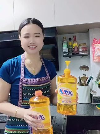 姐妹们赶紧来薅啦,到手两瓶才14块9超划算,而且还是活力28柠檬味食品级的,果蔬餐具都可以洗,真的很好用#活力28柠檬洗洁精 #超便宜超划算