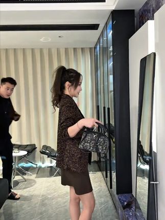 秋季新款!女款中长赫本风高级感豹纹西装外套来袭 #时尚休闲西装 #女款西装 #时尚休闲装 #新款女西服 #豹纹西装外套