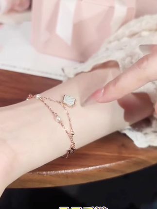 谁能拒绝这么好看的925银手链,一贝子“一辈子”手链,寓意真的太好了,双层叠戴精致设计感,推荐推荐!!!#送女友礼物#小众设计感 #美出高级感#送妈妈的礼物 #双层手链