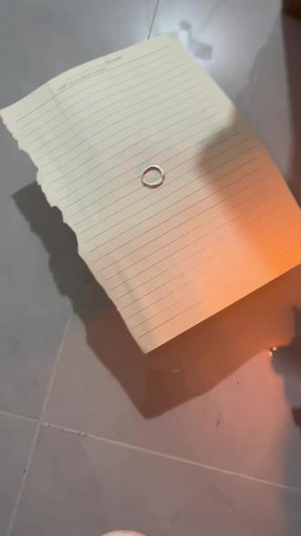 俄罗斯有名的玄学测试:戒指掉入水中,今年将结婚,不掉则缘分未到 #俄罗斯戒指水杯玄学