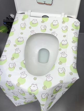 出门住酒店一定要带上这种全覆盖式的马桶垫!大尺寸的设计,能够全方位隔脏,而且自带背胶,一铺一贴就能固定好,还不挑马桶大小和形状。它上面是原生木浆纸,下面有防水层,软和亲肤又隔水防污,独立包装携带也方便。经常出差旅行的赶紧备上!#一次性马桶垫 #暑假出游 #住酒店 #马桶垫 #出差旅行必备