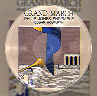 Grand March 专辑名:《Grand March》(《伟大进行曲》)
演奏团体:Philip Jones Brass Ensemble(菲利普·琼斯铜管乐团,常简称 Philip Jones Ensemble)
指挥:Elgar Howarth(埃尔加·霍沃斯)
唱片公司:Decca/London Records,日本再版编号:FOOL-23029(属于日本Polydor发行的「London Best 100」系列)
这张专辑以「进行曲」为主题,收录了多首经典作品,包括:
威尔第歌剧《阿依达》中的《Grand March》(专辑同名曲)
法国军乐《Marche Lorraine》《Sambre-Et-Meuse》
经典军乐《Colonel Bogey》(电影《桂河大桥》配乐)
还有歌剧选段、英国进行曲、美国进行曲等,几乎涵盖了进行曲的所有经典类型。
整体风格明亮辉煌,铜管的光泽感和动态表现是Decca录音的招牌特色,也是发烧友口中的「铜管乐试音碟」之一。
#古典音乐 #铜管乐