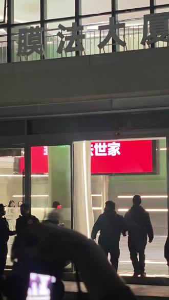 2026.1.30.郝熠然直播下班,我尽力了,手机放大拍好模糊,现场见到真人好帅呀!皮肤好白。#郝熠然#膜法世家#云熠星河