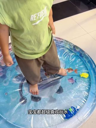 谁说夏天只能吹空调,拍拍水垫可以给宝宝安排上!真的太好玩了,根本停不下来#拍拍水垫#淘嘟嘟拍拍水垫 #宝妈带娃解放双手 #宝宝玩具