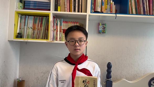 语文老师让小朋友发一个推荐一本书的视频,然后我们父子俩忙了一下午,终于完成了✌️老师看完了,非常满意😊我想说,因为热爱,所以才会喜欢💕这套书买回来好几年了,我经常和他讲故事中的人和事,小朋友也一下迷住了,从去年五年级就开始看,今年以是看第二遍了,依然是乐此不疲。不过这本书真的很好看,有喜欢历史的朋友可以买回来看看#明朝那些事儿 #当年明月 #一本好书@抖音小助手 @抖音作者助手