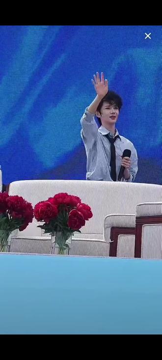 普普蒸蚌!带粉丝回他的家乡啦!👏🏻👏🏻👏🏻普普的表达能力真的太好了,不愧是高材生👍🏻👍🏻👍🏻
#郝熠然#冠宇牡丹园 #郝熠然