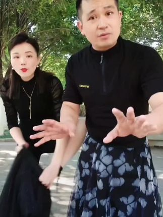 小杨夫妻专属四季款两面穿舞裙遮肉显瘦长裙 两面穿舞裙四季款西装裙双层两面高端半身裙 #两面穿 #实用好物 #必备好物 #点击视频左下角定位抢购 #舞台无处不在