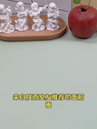 不服不行啊!陕西面食真的牛啊!料粉撒的好足啊!简直就像在吃烧烤!#面筋圈 #零食推荐 #妈呀太香了 #开袋即食